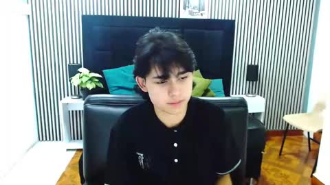 tom_0002 online show from October 18, 9:09 pm