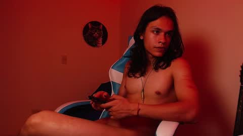 tom online show from October 31, 4:14 am