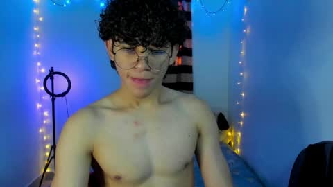 Tom Blue online show from April 9, 2:23 pm