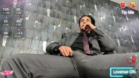 Snapshot of tom_blunt96 chatting on March 3, 8:56 am TOM online show from March 3, 8:56 am