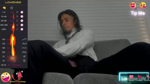Snapshot of tom_blunt96 chatting on December 6, 5:33 pm TOM online show from December 6, 5:33 pm