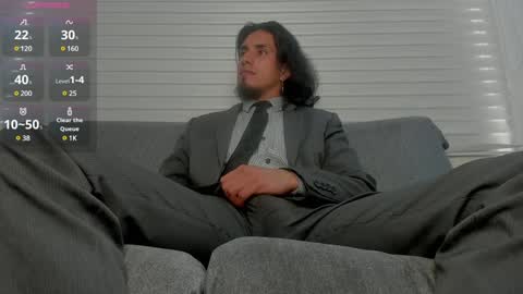 Snapshot of tom_blunt96 chatting on December 17, 5:47 pm TOM online show from December 17, 5:47 pm