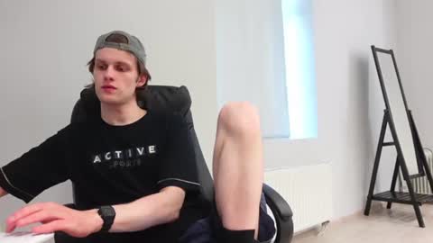 tom online show from June 22, 3:57 am