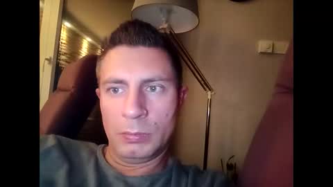 tom_horny84 online show from December 2, 10:43 pm