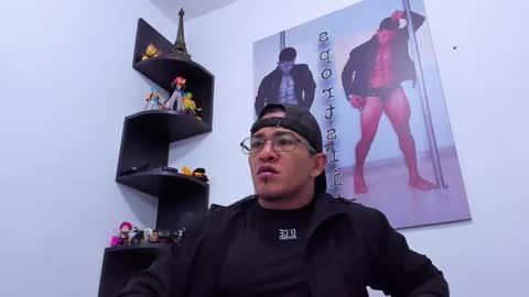 Snapshot of tom_kingfit chatting on December 6, 4:58 am SPORTSFIT29 online show from December 6, 4:58 am