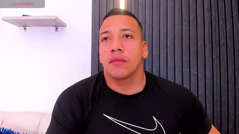 Tom muscle1 online show from October 17, 12:09 pm