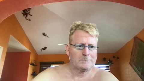 Hola online show from November 3, 9:38 pm