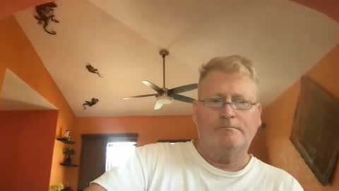 Hola online show from May 7, 8:31 pm