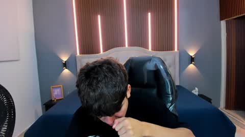 Snapshot of tommy18__ chatting on September 17, 3:40 am Tommy online show from September 17, 3:40 am