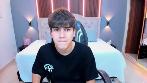 Snapshot of tommy18__ chatting on September 28, 3:15 am Tommy online show from September 28, 3:15 am