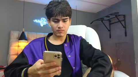 Snapshot of tommy18__ chatting on February 8, 7:04 am Tommy online show from February 8, 7:04 am