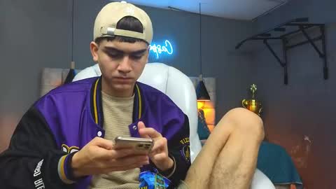 Snapshot of tommy18__ chatting on February 13, 6:41 am Tommy online show from February 13, 6:41 am