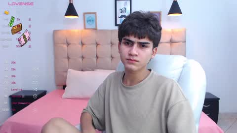 Snapshot of tommy18__ chatting on January 28, 7:00 am Tommy online show from January 28, 7:00 am