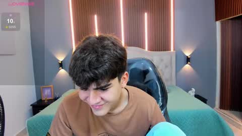 Snapshot of tommy18__ chatting on September 12, 4:01 am Tommy online show from September 12, 4:01 am