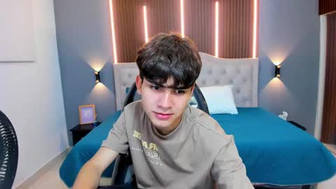 Snapshot of tommy18__ chatting on September 21, 4:34 am Tommy online show from September 21, 4:34 am