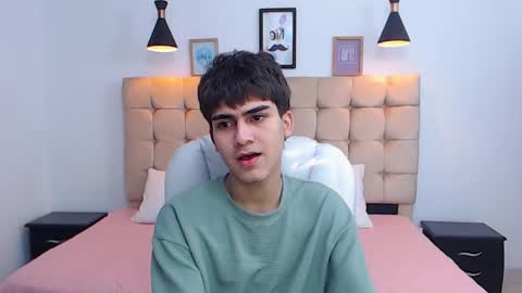Snapshot of tommy18__ chatting on January 18, 6:20 am Tommy online show from January 18, 6:20 am