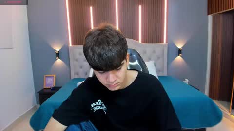 Snapshot of tommy18__ chatting on September 23, 3:28 am Tommy online show from September 23, 3:28 am