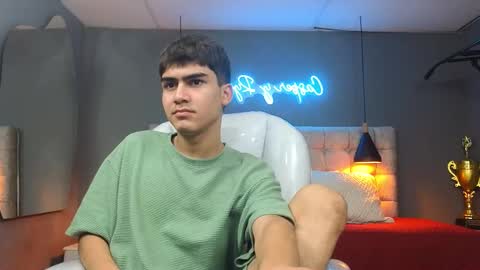 Snapshot of tommy18__ chatting on February 25, 5:41 am Tommy online show from February 25, 5:41 am