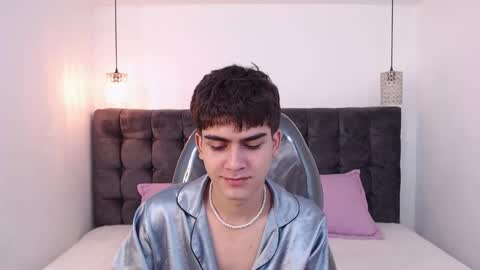Snapshot of tommy18__ chatting on January 7, 1:43 pm Tommy online show from January 7, 1:43 pm