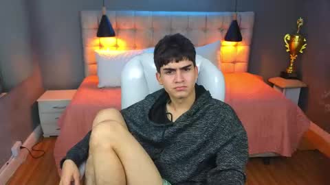 Snapshot of tommy18__ chatting on March 7, 6:35 am Tommy online show from March 7, 6:35 am