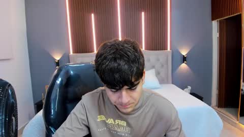 Snapshot of tommy18__ chatting on September 16, 3:29 am Tommy online show from September 16, 3:29 am