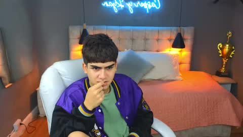 Snapshot of tommy18__ chatting on March 9, 6:50 am Tommy online show from March 9, 6:50 am