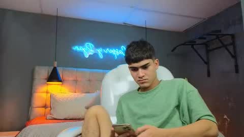 Snapshot of tommy18__ chatting on February 19, 7:06 am Tommy online show from February 19, 7:06 am