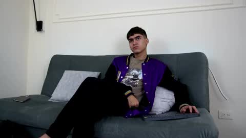 Snapshot of tommy18__ chatting on February 16, 6:43 am Tommy online show from February 16, 6:43 am