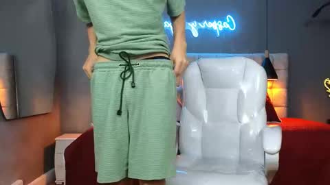 Snapshot of tommy18__ chatting on February 23, 6:22 am Tommy online show from February 23, 6:22 am