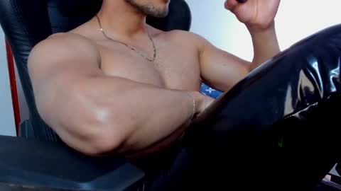 Twitter BreddTommy IG tommy bredd online show from April 10, 7:32 pm