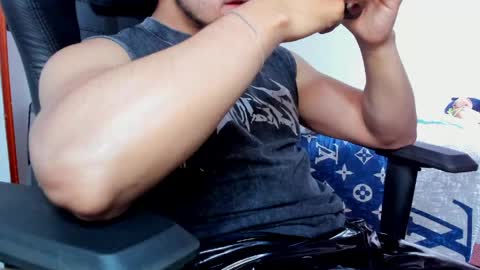 Twitter BreddTommy IG tommy bredd online show from April 7, 6:41 pm