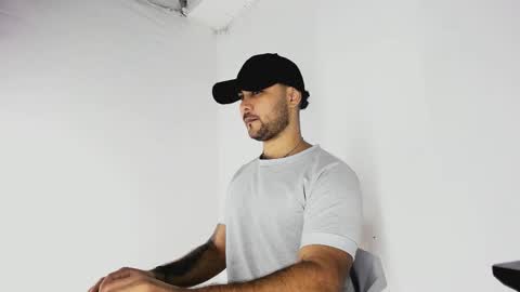 tommy_sccott online show from October 31, 2:24 am