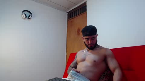 Snapshot of tommyblessd1 chatting on February 5, 7:07 am Steven online show from February 5, 7:07 am