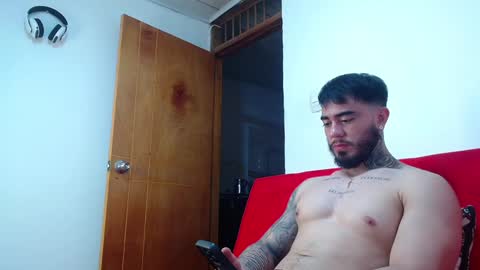 Snapshot of tommyblessd1 chatting on February 4, 6:04 am Steven online show from February 4, 6:04 am