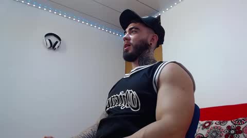 Snapshot of tommyblessd1 chatting on February 27, 7:01 am Steven online show from February 27, 7:01 am