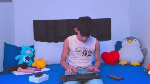 Snapshot of tonny_twink_ chatting on March 5, 6:54 am Tonny online show from March 5, 6:54 am
