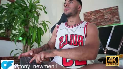 Snapshot of tony_newmen chatting on December 13, 12:53 am tony online show from December 13, 12:53 am