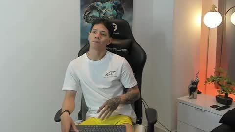 tony_petrov online show from November 26, 1:36 pm