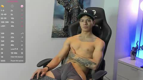 tony_petrov online show from December 19, 4:42 am