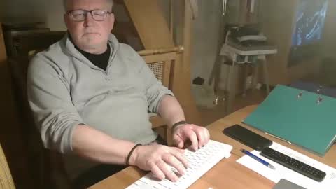 Snapshot of toto758 chatting on March 5, 7:28 pm toto758 online show from March 5, 7:28 pm
