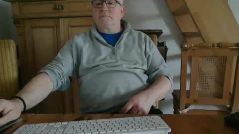 Snapshot of toto758 chatting on February 26, 10:37 am toto758 online show from February 26, 10:37 am