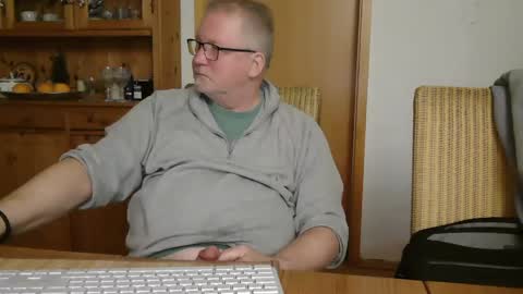 Snapshot of toto758 chatting on January 1, 3:14 pm toto758 online show from January 1, 3:14 pm