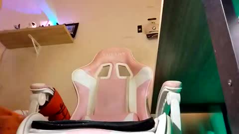 toyboysquirt online show from February 4, 7:03 am