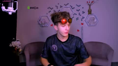 Snapshot of travis_wolf_ chatting on September 22, 7:24 pm Travis online show from September 22, 7:24 pm
