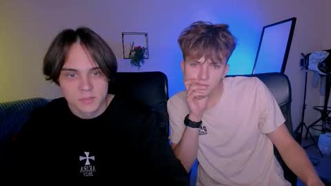 Snapshot of travis_wolf_ chatting on September 23, 8:19 pm Travis online show from September 23, 8:19 pm