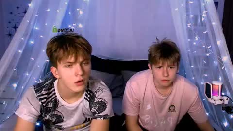 Snapshot of travis_wolf_ chatting on October 1, 8:13 pm Travis online show from October 1, 8:13 pm