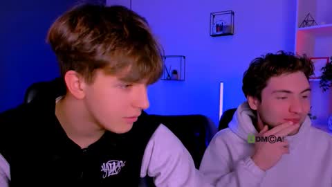 Travis online show from February 7, 10:11 am