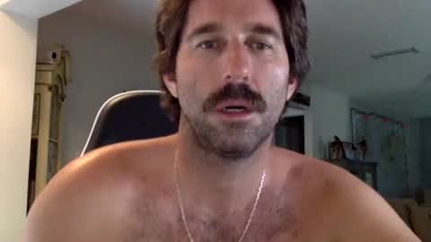 Snapshot of traviskenn chatting on October 16, 6:38 pm TravisKenn online show from October 16, 6:38 pm