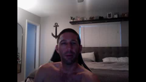 Snapshot of traviskenn chatting on December 20, 12:49 pm TravisKenn online show from December 20, 12:49 pm