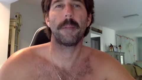 Snapshot of traviskenn chatting on October 18, 8:36 pm TravisKenn online show from October 18, 8:36 pm